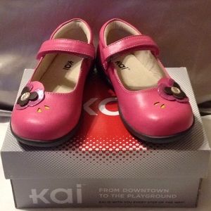 SEE KAI RUN ELLIE, HOT PINK